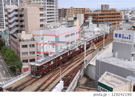 阪急伊丹線　伊丹駅付近を走る6000系電車 129242190