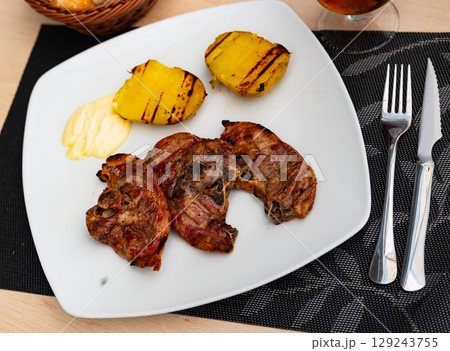 Grilled lamb thigh and potatoes served in a plate 129243755