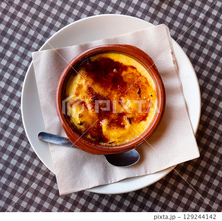 Sweet custard crema catalana with caramelized sugar crust 129244142