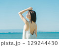若い女性の紫外線 UVケアイメージ 129244430
