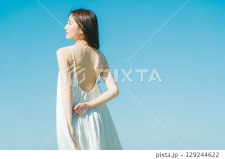 若い女性の紫外線 UVケアイメージ 129244622