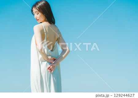 若い女性の紫外線 UVケアイメージ 若い女性の紫外線 UVケアイメージ 129244627
