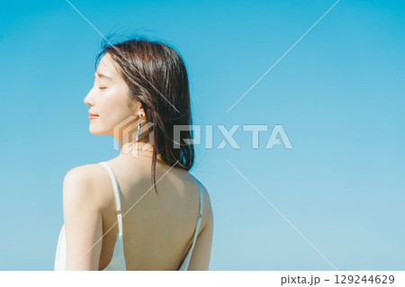 若い女性の紫外線 UVケアイメージ 129244629