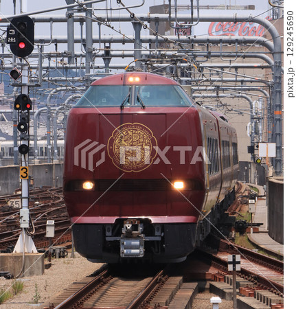 奈良駅に到着する特急まほろば 129245690