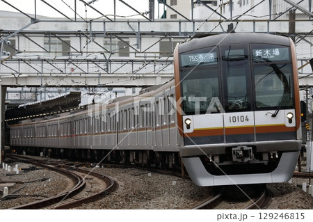 所沢駅を発車する 東京メトロ10000系 10104F 所沢駅を発車する 東京メトロ10000系 10104F 129246815