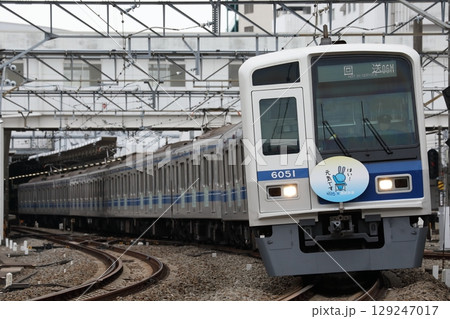 所沢駅を発車する 西武6000系 6151F 所沢駅を発車する 西武6000系 6151F 129247017