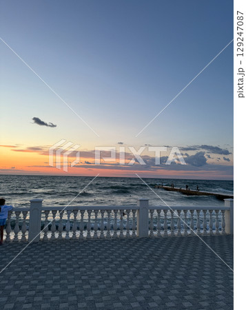 scenery from the beach to the sea with sunset clouds 129247087