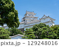 青空と姫路城 129248016