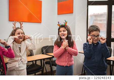Elementary students at language school class 129248143