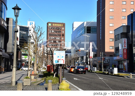 松本市　伊勢町付近の街並み 129248959
