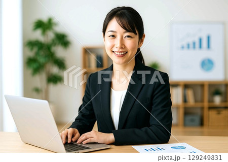 若いビジネスウーマン 129249831