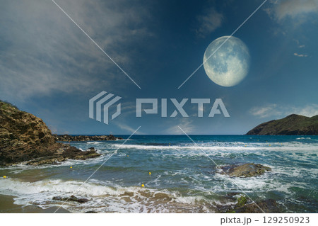 Impact of sea weather and climate changes on coastal landscapes during moonlit nights 129250923