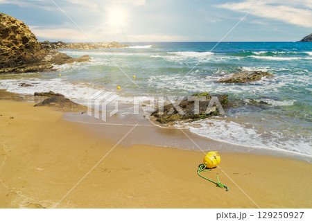 Sea waves and changing weather patterns influence coastal ecology and sustainability efforts Sea waves and changing weather patterns influence coastal ecology and sustainability efforts 129250927