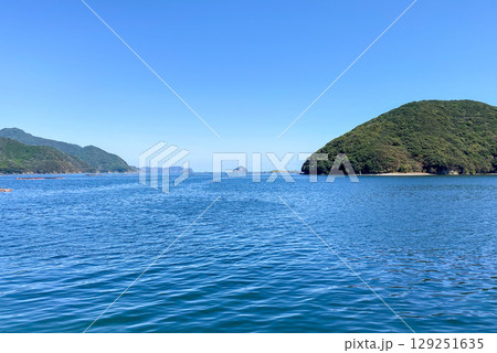 蒲江の海と沖黒島 129251635