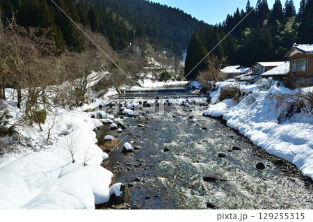 早出川雪景色（新潟県） 129255315