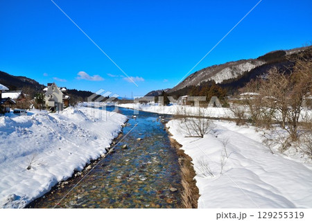 早出川雪景色（新潟県） 129255319