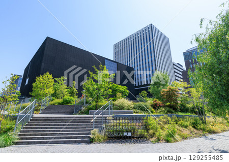 初夏の大阪中之島美術館 (大阪府大阪市北区) 129255485