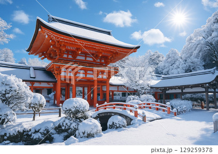雪景色の上賀茂神社 桜門 雪景色の上賀茂神社 桜門 129259378