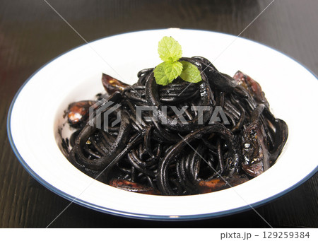 イカ墨パスタ 129259384