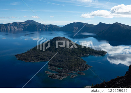 Lake view of the lake in the mountains Lake view of the lake in the mountains 129259925