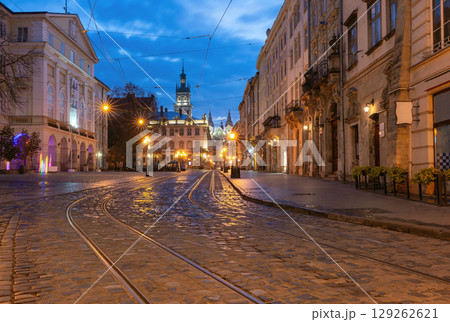 Market Square at dawn, Lviv, Ukraine Market Square at dawn, Lviv, Ukraine 129262621