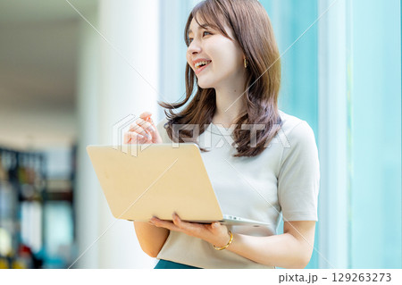 若いビジネスウーマン 129263273