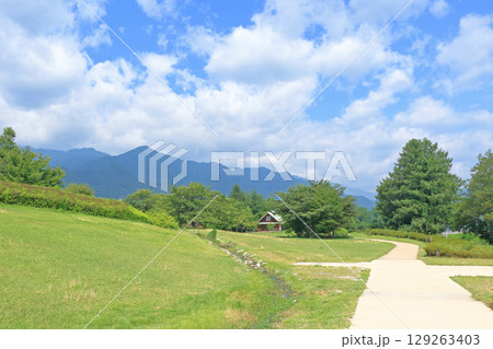 夏の安曇野ちひろ公園 129263403