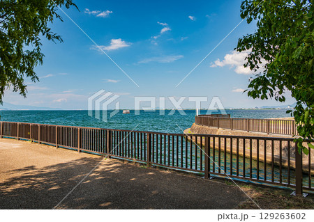 琵琶湖浜大津なぎさ公園の夏景色 滋賀県大津市 琵琶湖浜大津なぎさ公園の夏景色 滋賀県大津市 129263602
