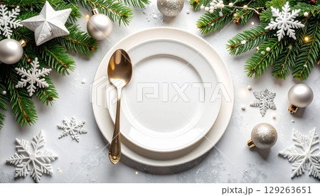 冬の雪景色をイメージした白磁のスープ皿 129263651