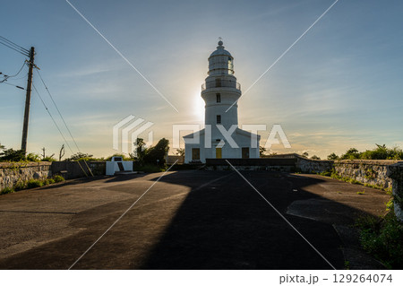 屋久島灯台と夕日　屋久島国立公園(夏 129264074