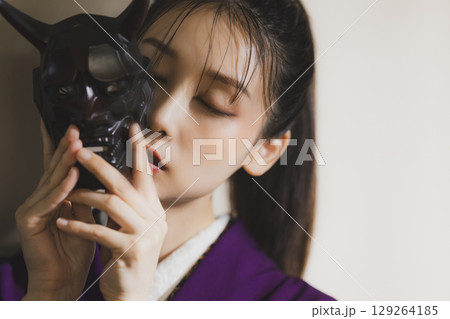 着物を着た女性 着物を着た女性 129264185