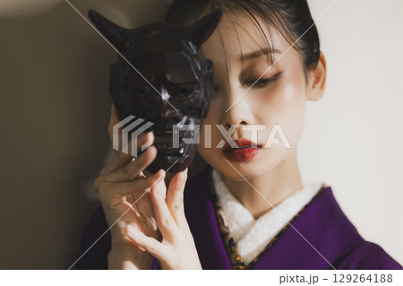 着物を着た女性 着物を着た女性 129264188