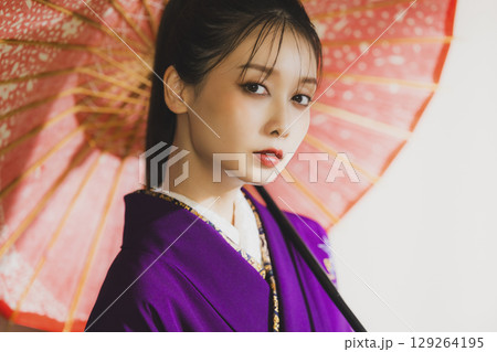 着物を着た女性 着物を着た女性 129264195