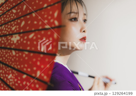 着物を着た女性 着物を着た女性 129264199
