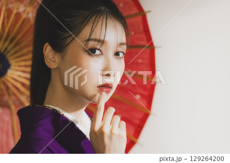 着物を着た女性 129264200