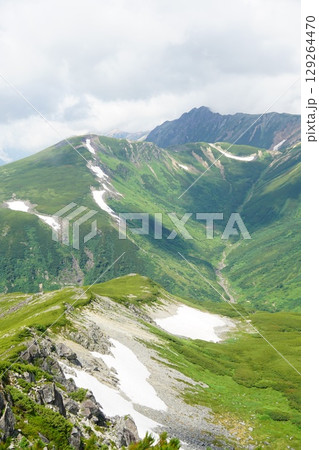 三俣蓮華岳より望む祖父岳と水晶岳 129264470