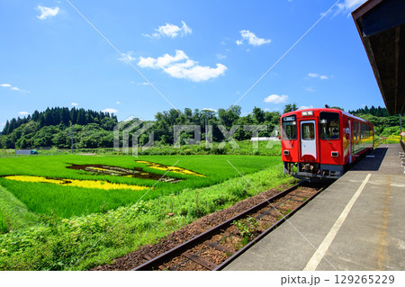 秋田内陸線 田んぼアート縄文遺跡の駅　縄文小ヶ田駅 129265229