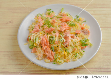 サケの焼き飯 129265434