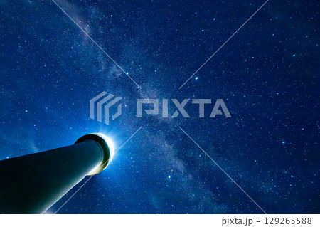 灯台と天の川 129265588