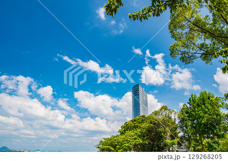 琵琶湖岸に立つ高層ホテル　滋賀県大津市 129268205