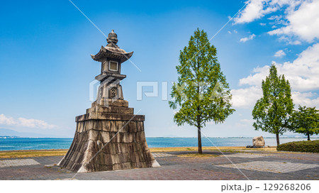 琵琶湖なぎさ公園　石場津の常夜燈　滋賀県大津市 129268206