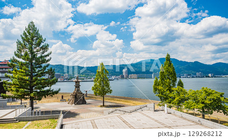 琵琶湖なぎさ公園夏景色　滋賀県大津市 129268212