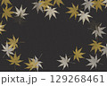優雅な金色のカエデによる和風の黒い背景テンプレート。 129268461