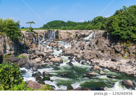 曽木の滝（鹿児島県伊佐市）｜東洋のナイアガラと岩場の景観 129268956