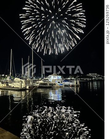 夏の夜に咲く花火 夏の夜に咲く花火 129269736