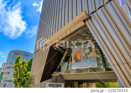 東京　千代田区　九段　九段下交差点付近（昭和館） 129270724