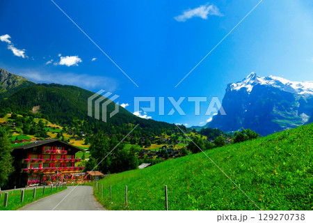 グリンデルバルトの山荘とアルプス 129270738