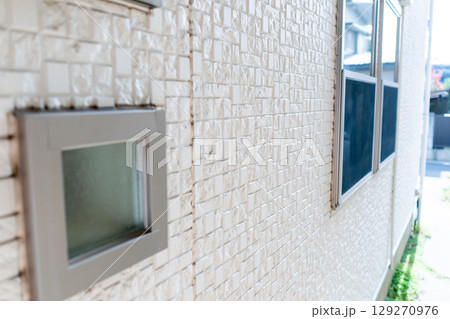 窓のある住宅 129270976