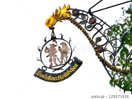 ローテンブルクの街並みと看板 129271838