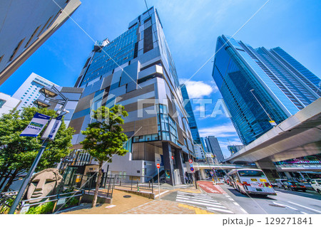 日本の東京都市景観 渋谷フクラスや渋谷サクラステージSHIBUYAタワーなどを望む 129271841